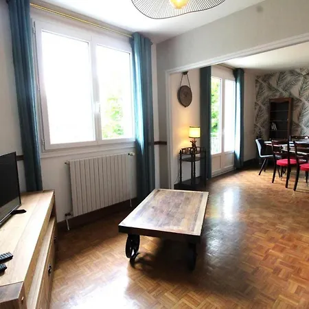 Holiday home Maison Calme Au Coeur Des Volcans, Ideale Pour Randonnee Et Activites En Nature - Fr-1-742-550