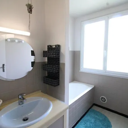 Maison Calme Au Coeur Des Volcans, Ideale Pour Randonnee Et Activites En Nature - Fr-1-742-550 *